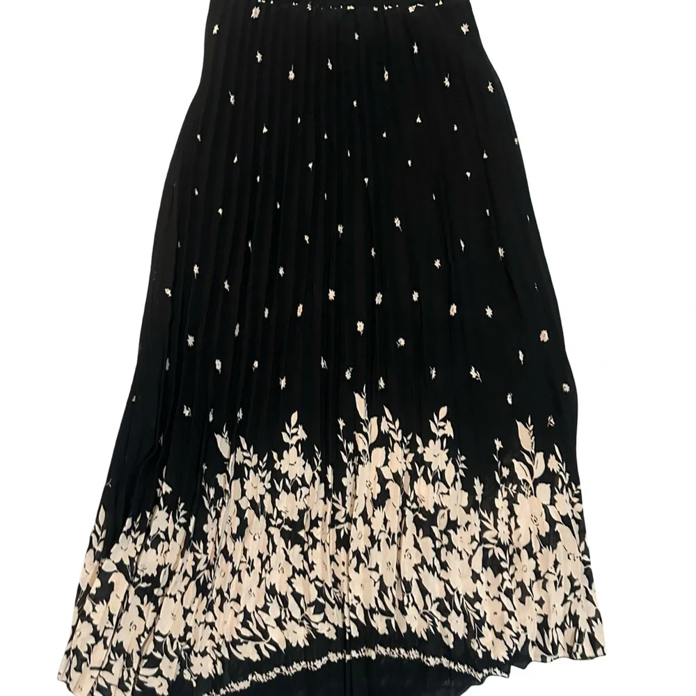 Boho High‎ Waist Pleated Long Skirt Black & Cream Floral Size Large